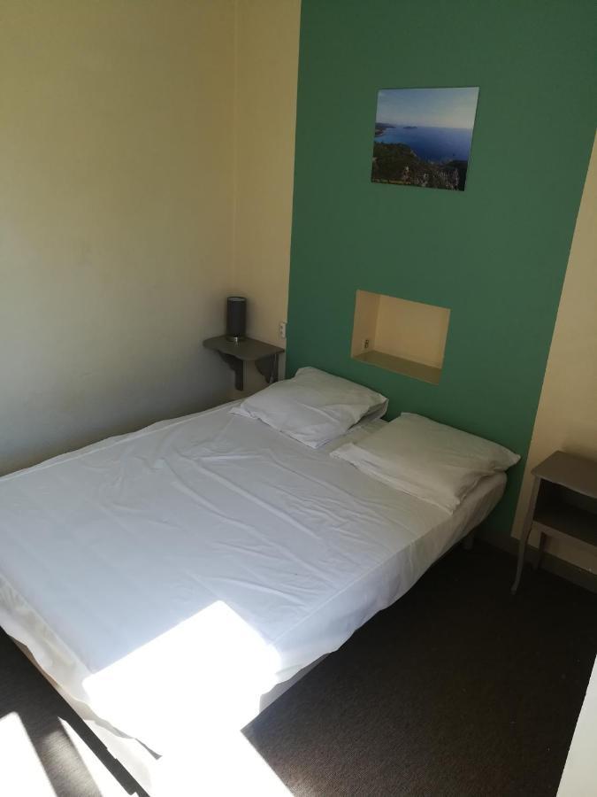 Classe 3 Etoiles Au 1er Etage D'une Maison Avec Jardin Dans Un Quartier Calme Cavalaire-sur-Mer