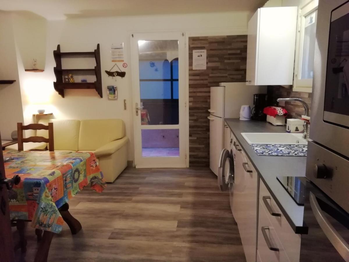 Appartement Classe 3 Etoiles Au 1er Etage D'une Maison Avec Jardin Dans Un Quartier Calme
