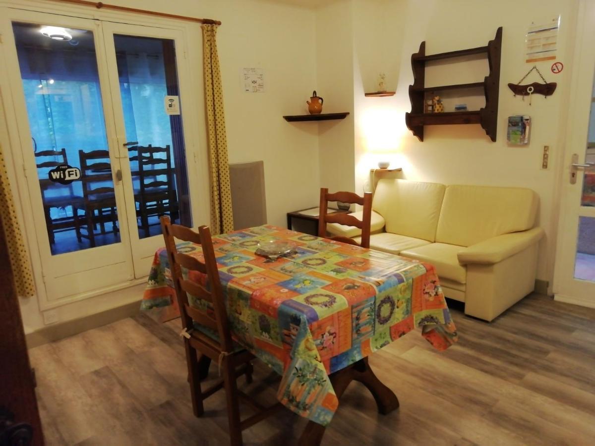 Appartement Classe 3 Etoiles Au 1er Etage D'une Maison Avec Jardin Dans Un Quartier Calme *
