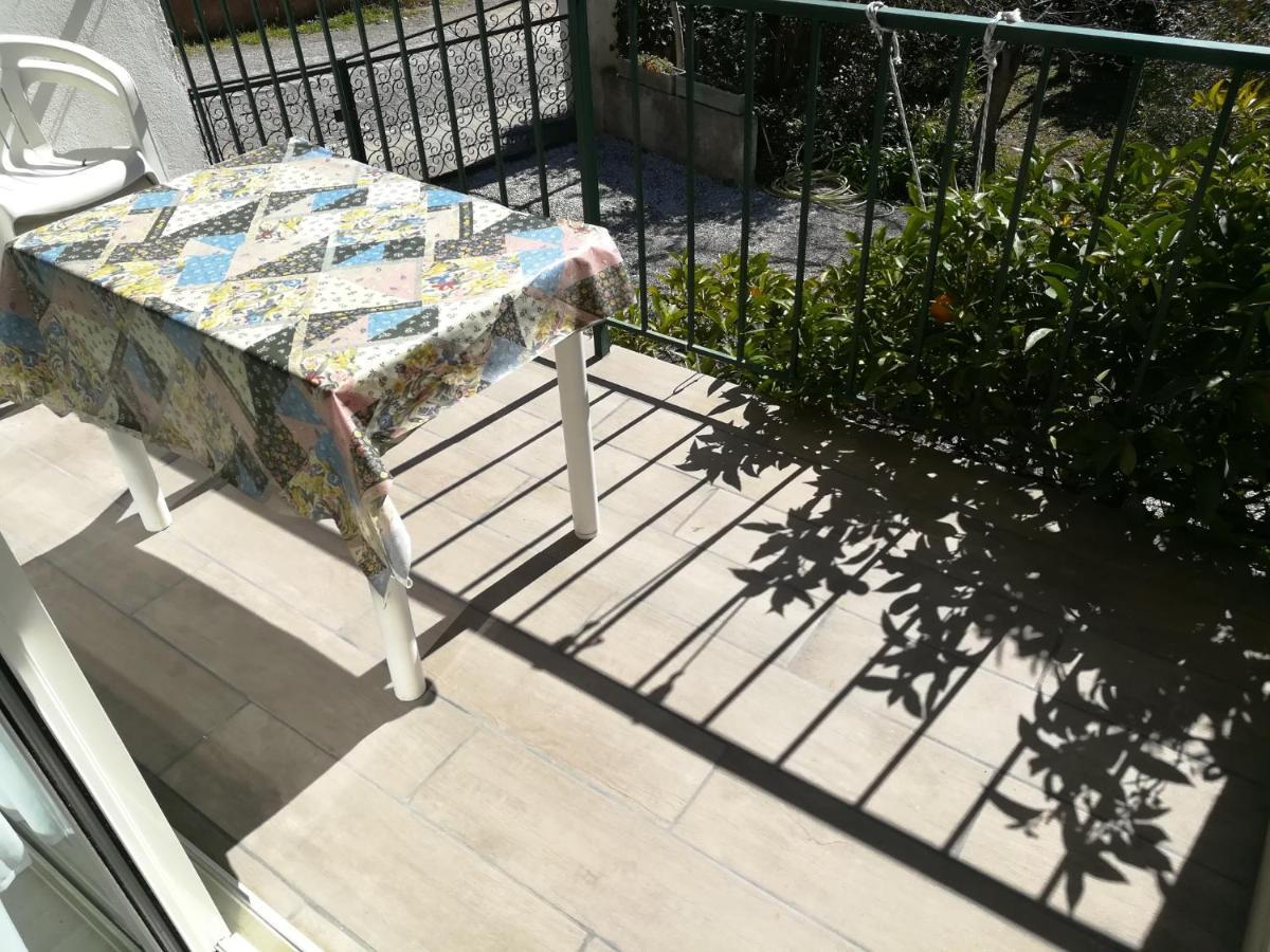 Climatisé Au 1er étage D'une Maison Avec Jardin Dans Un Quartier Calme *