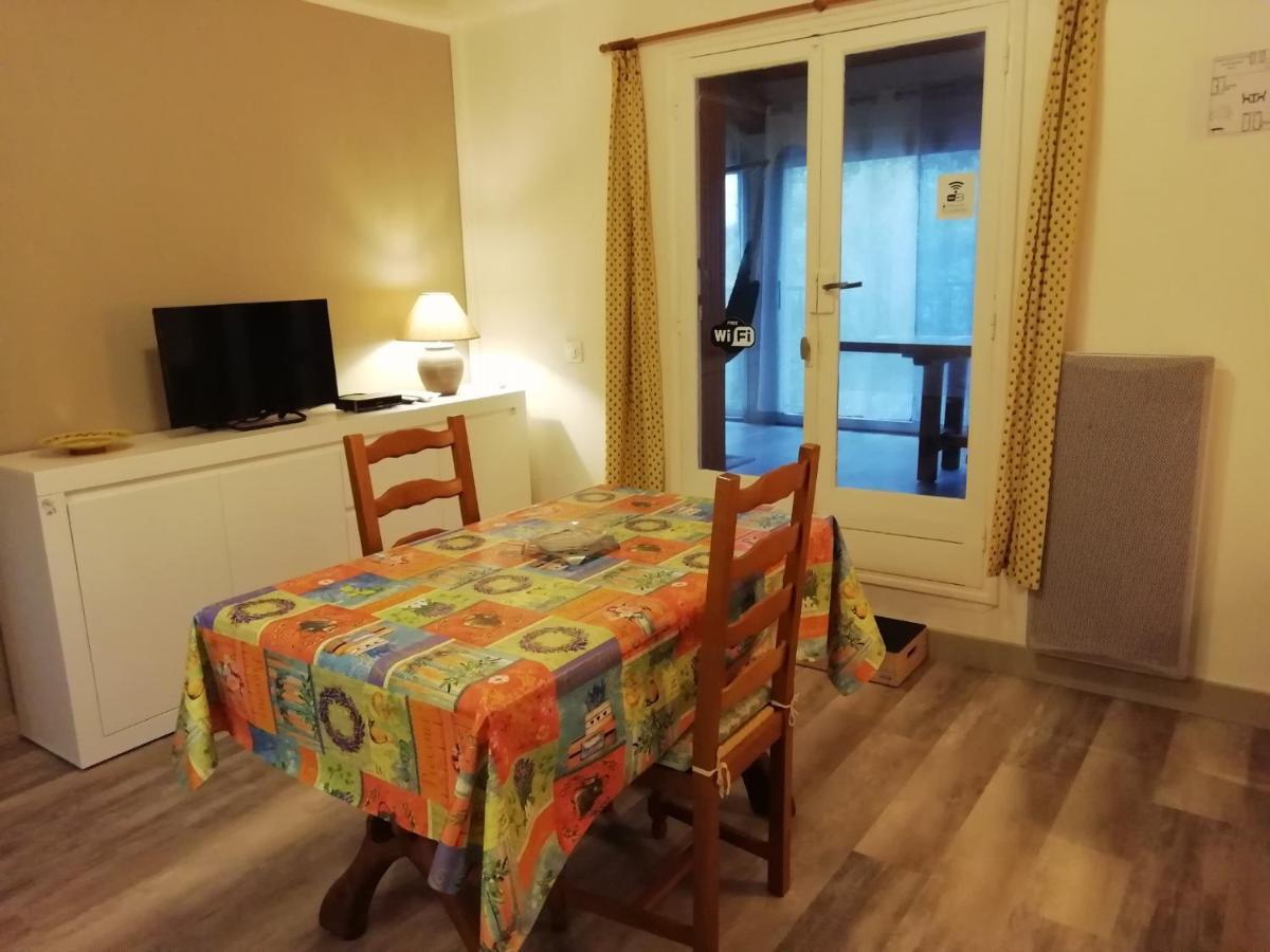 Appartement Climatisé Au 1er étage D'une Maison Avec Jardin Dans Un Quartier Calme