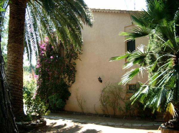 Climatisé Au 1er étage D'une Maison Avec Jardin Dans Un Quartier Calme * Cavalaire-sur-Mer