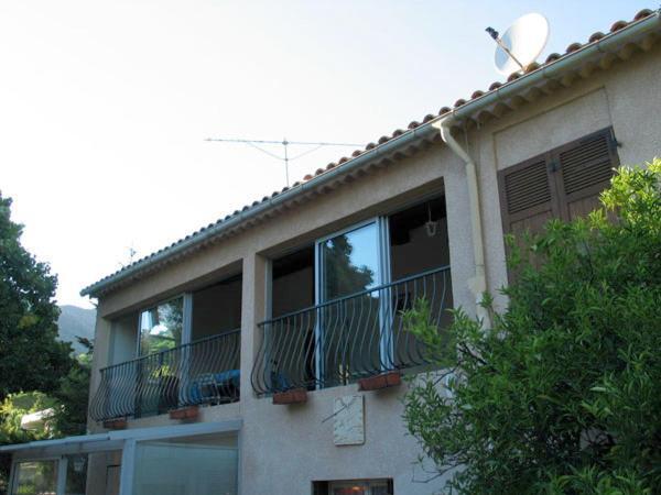 Appartement Climatisé Au 1er étage D'une Maison Avec Jardin Dans Un Quartier Calme