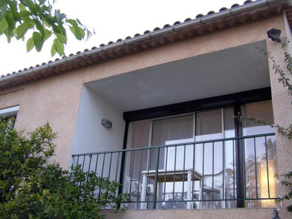 Climatisé Au 1er étage D'une Maison Avec Jardin Dans Un Quartier Calme Appartement *
